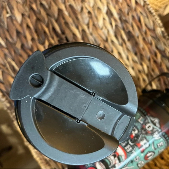 Lot of two Universal Halloween Horror Nights Coca-Cola souvenir cups 2021/2023 - Picture 5 of 5